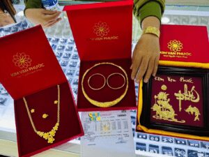 cuối-năm-mua-vàng