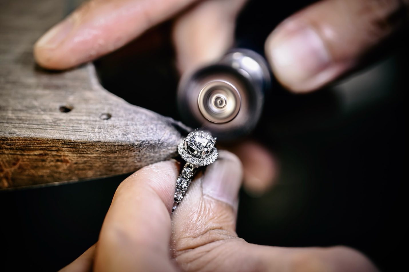 VÌ SAO NÊN CHỌN TRANG SỨC KIM CƯƠNG TẠI KIM VẠN PHƯỚC