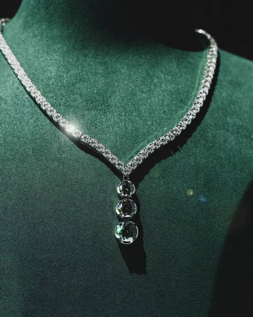 Phân biệt kim cương nhân tạo và kim cương tự nhiên với đá giả kim cương?