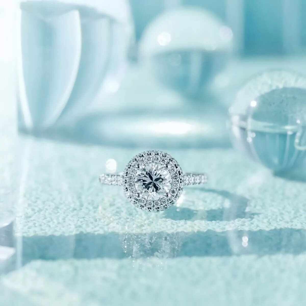 Phân biệt kim cương nhân tạo và kim cương tự nhiên với đá giả kim cương?