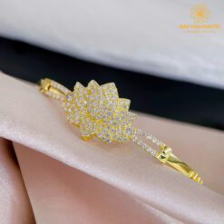 32595696539663085297