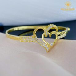 32595696539663085299