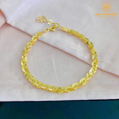 18615335020477351873