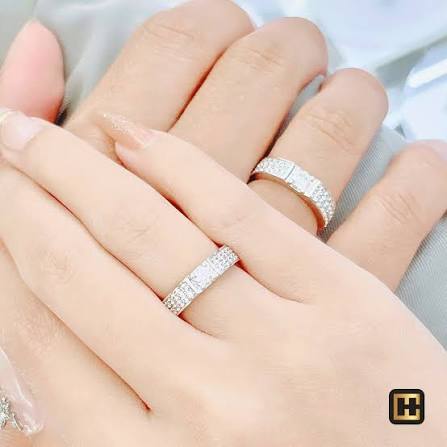 Nhẫn cưới kim cương