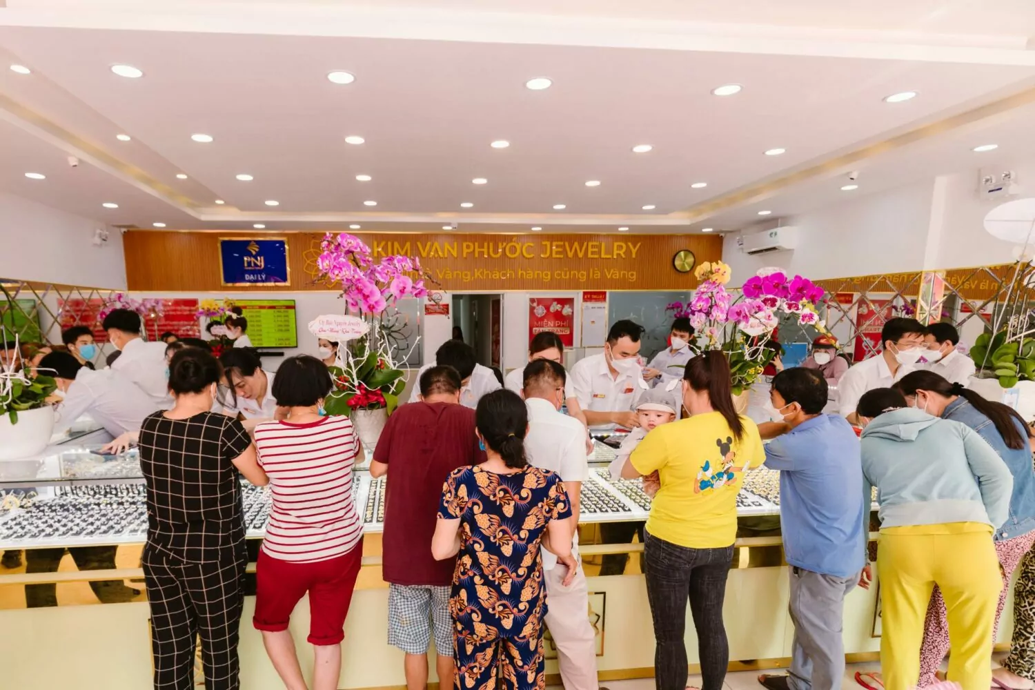 Nên mua kim cương thiên nhiên hay kim cương nhân tạo