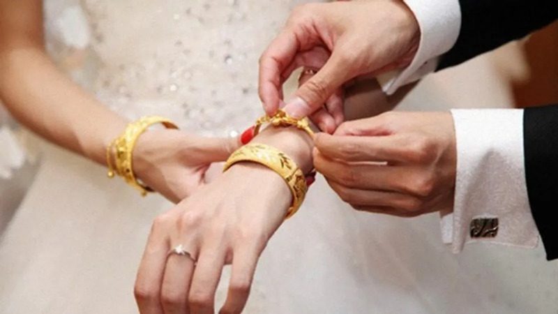 Tặng vàng trong ngày cưới